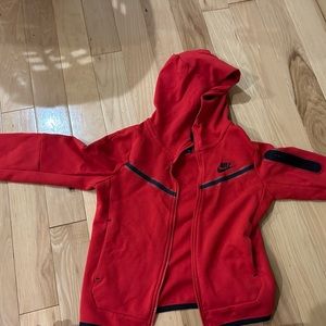 Nike tech jacket gently used. It really good condition